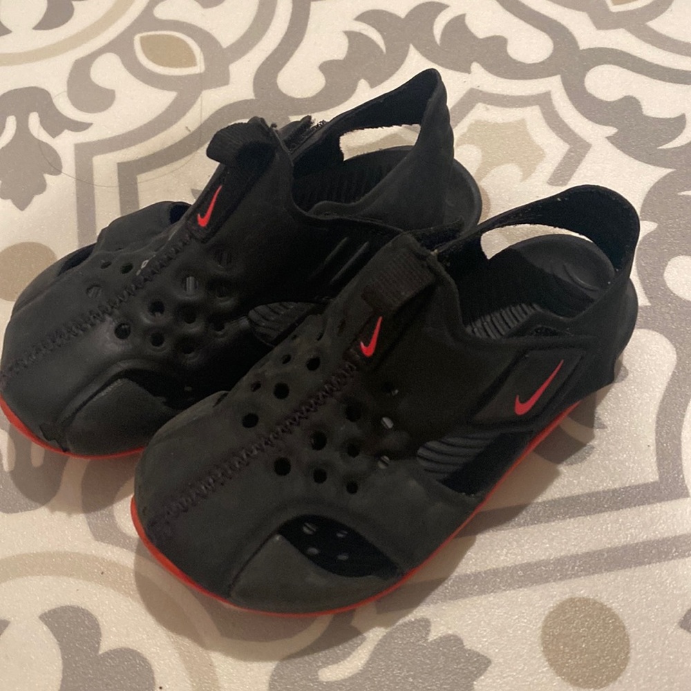 Girls NiKe Water shoes/Summer Shoes 8C